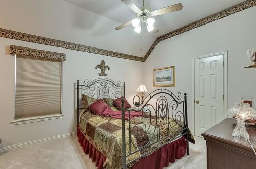 2212 Vly Vw Dr, Cedar Hill TX 75104-6712 exterior