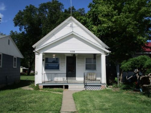 109 Ash St, Hillsboro, KS 67063-1301