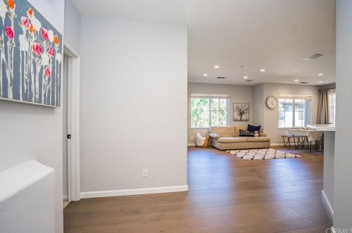 72 Salton, Irvine CA  92602-2425 exterior