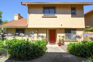 8 Del Prado Cir, Fairfield, CA 94533-1863