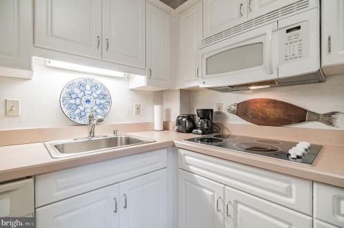 2300 Windrow Dr, Princeton NJ 08540-5020 exterior