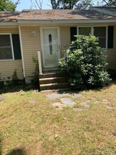 16 Oakwood Dr, Gales Ferry, CT 06335-1631