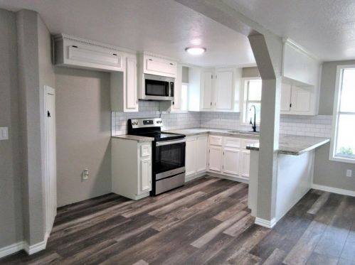 718 Anderson St, Angleton TX 77515-4544 exterior