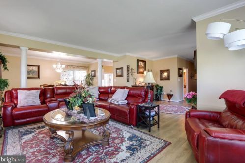 384 Turnberry Dr, Charles Town WV  25414-3930 exterior