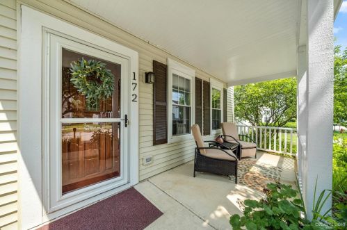 172 Eisenhower Dr, Oswego, IL 60543-7413