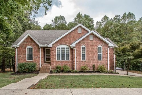 173 Hickory Hollow Dr, Dickson, TN 37055-3350
