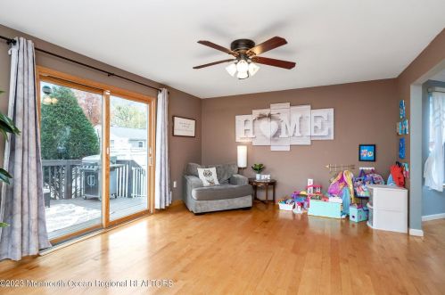 125 Shoreland Ter, Middletown NJ  07748-6212 exterior