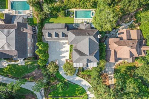 271 Hillside Dr, Atlanta GA  30342-3623 exterior