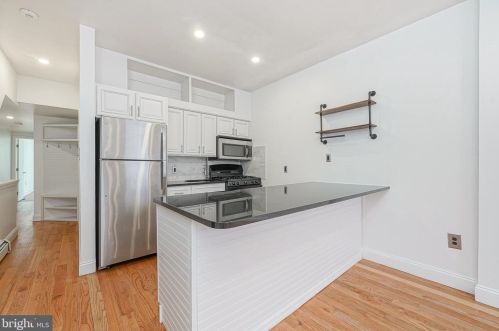 2102 Christian St, Philadelphia, PA 19146-2503