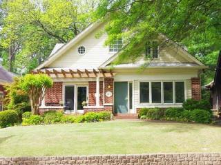 727 Brookridge Dr, Atlanta GA  30306-3619 exterior