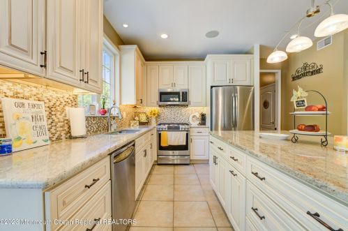 22 Rodeo Dr, Jackson Twp, NJ 08527-4461