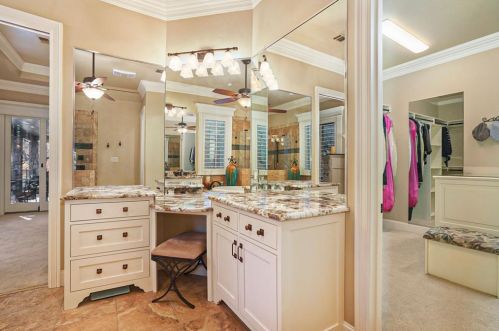 7200 Brady Oaks Dr, Fort Worth TX  76135-9055 exterior