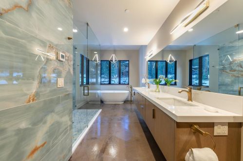 11761 Bottcher Loop, Truckee CA  96161-2792 exterior