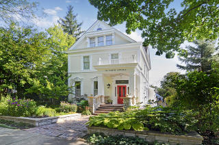 215 Lincoln St, Oak Brook, IL 60521-3440