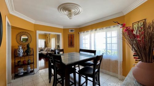 548 Oak St, Glendale CA 91204-1136 exterior