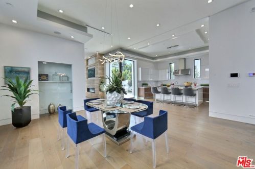 5128 Noble Ave, Van Nuys CA  91403-1376 exterior