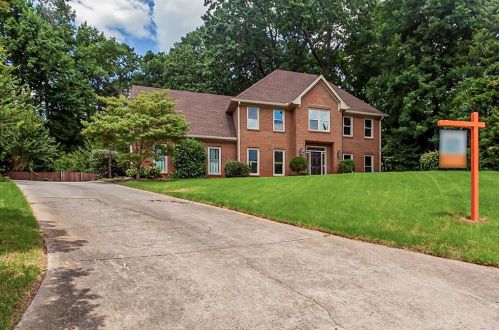 810 Mabry Rd, Atlanta GA  30328-2662 exterior