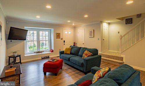 9438 William Kirk Ln, Springfield, VA 22015-4259