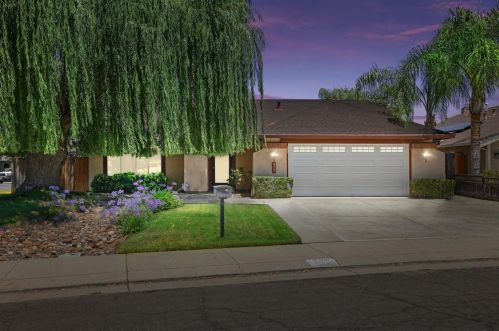 975 Centre Court Dr, Tracy, CA 95376-4910
