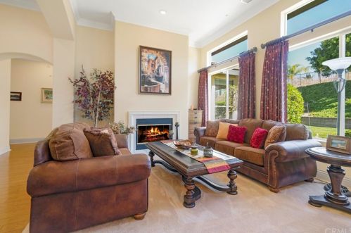 7470 Chateau Rdg Ln, Riverside CA  92506-7542 exterior