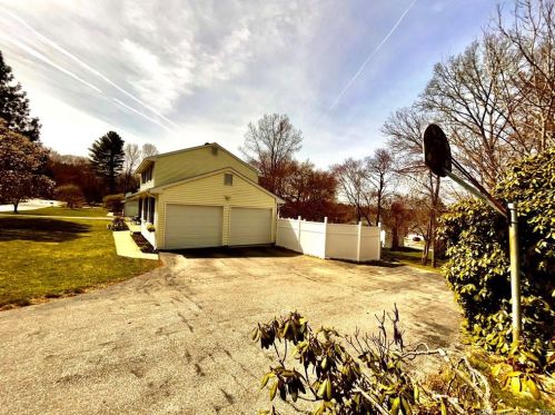 23 Birchwood Dr, Killingly CT  06241-2200 exterior