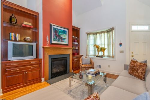 47 Schindler Ct, Parsippany, NJ 07054-3309