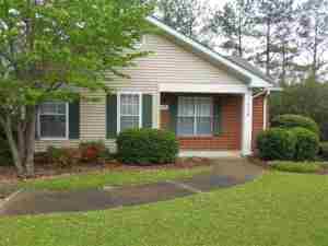 715 Chancery Ln, Aberdeen, NC 28315-2342