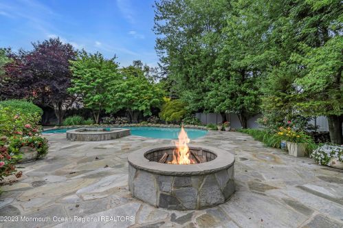 23 Oxford Dr, Tinton Falls NJ 07712-3265 exterior