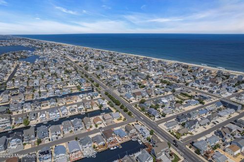 205 Hayes Ct, Lavallette, NJ 08735-3110