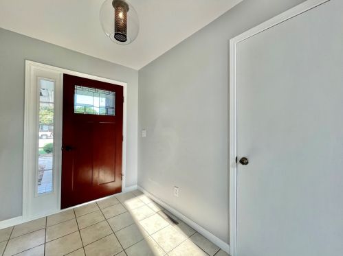 236 Van Buren Ave, Bradley, IL 60915-1852