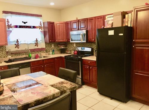 6151 Grays Ave, Philadelphia, PA 19142-3207