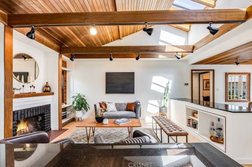 5850 Vesper Ave, Van Nuys, CA 91411-3131