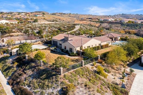 7756 Kingdom Dr, Riverside CA  92506 exterior