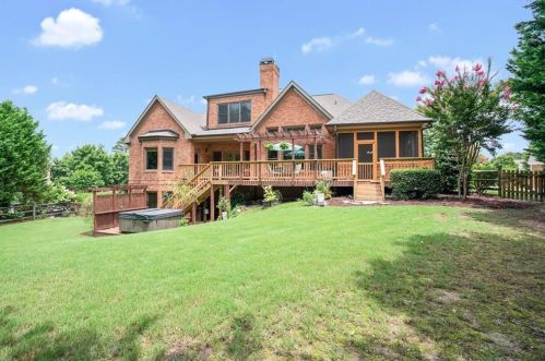 2708 Dukes Creek Lndg, Buford, GA 30519-4566
