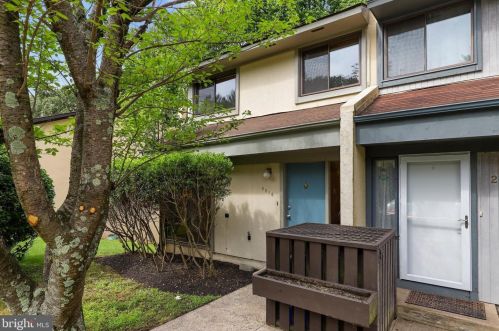 2216 Coppersmith Sq, Herndon, VA 20191-2321