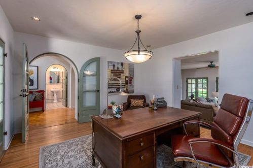 1932 Montecito Dr, Glendale CA  91208-1822 exterior