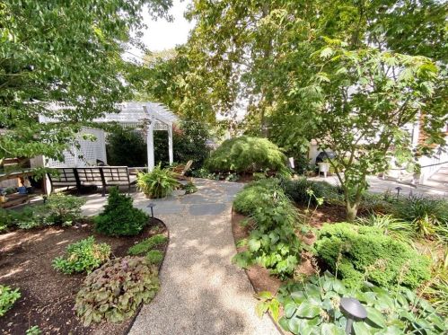 96 3rd St, Middletown, RI 02840-1542