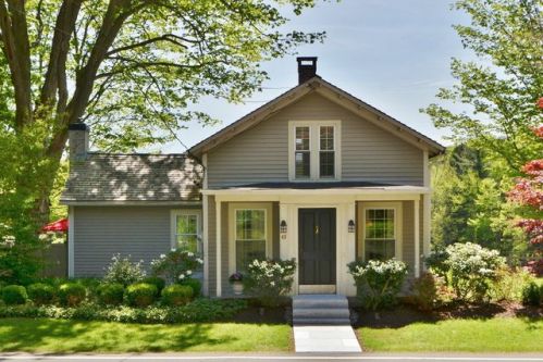 43 Main St, Chester, CT 06412-1311