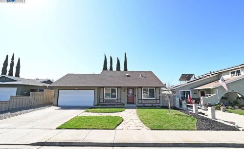 557 Alameda Dr, Livermore, CA 94551-1566