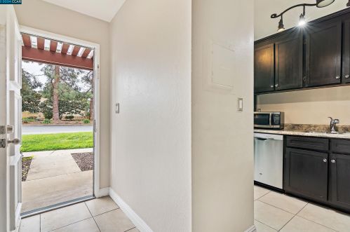 1512 Parkwood Pl, Concord CA  94521-2201 exterior