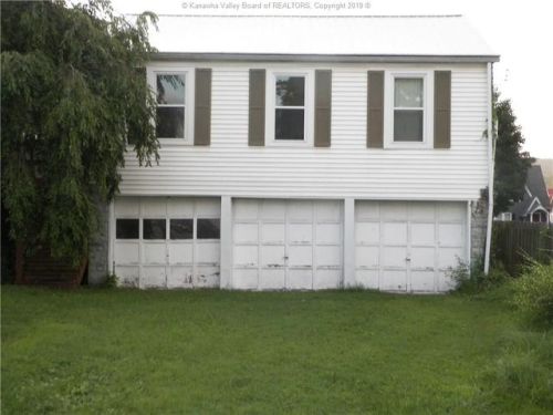 327 9th St, Diamond, WV 25015-1758