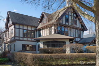 210 Davis St, Evanston IL  60201-4609 exterior
