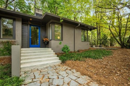 470 Chelsea Cir, Atlanta, GA 30307-1269