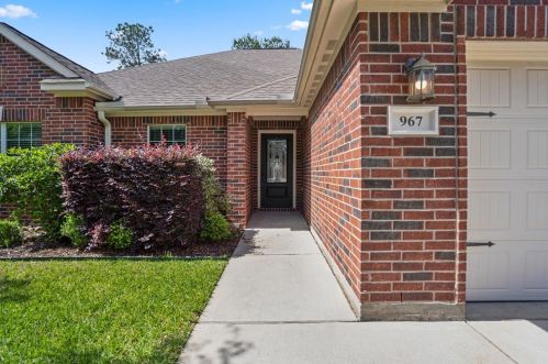 967 Gowan Dr, Conroe TX  77301-4260 exterior