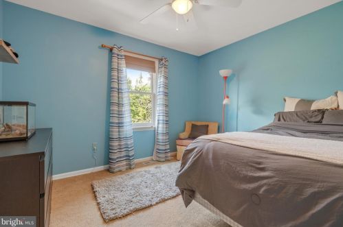 1827 Krystle Dr, Lancaster PA  17602-4149 exterior