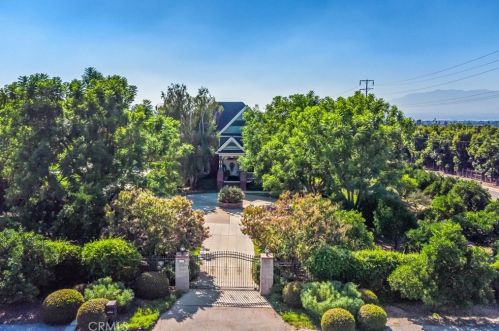 11122 Walnut St, Redlands, CA 92374-7692