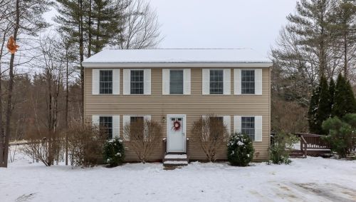 229 Bee Hole Rd, Concord, NH 03307-1318
