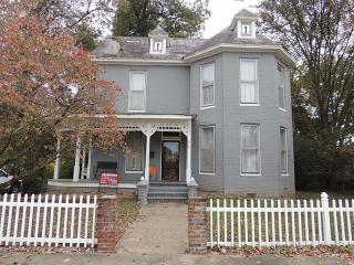305 Main St, Newbern, TN 38059-1308