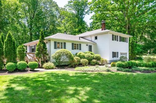 2 Pocono Rd, Norwalk, CT 06851-1810