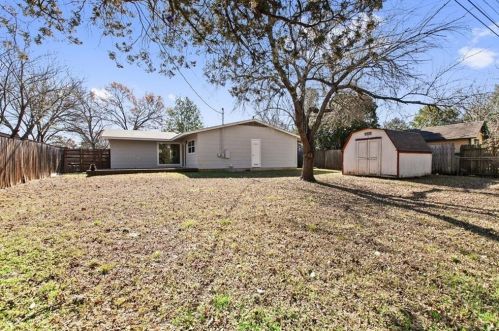 5204 Creekline Dr, Austin TX  78745-2227 exterior